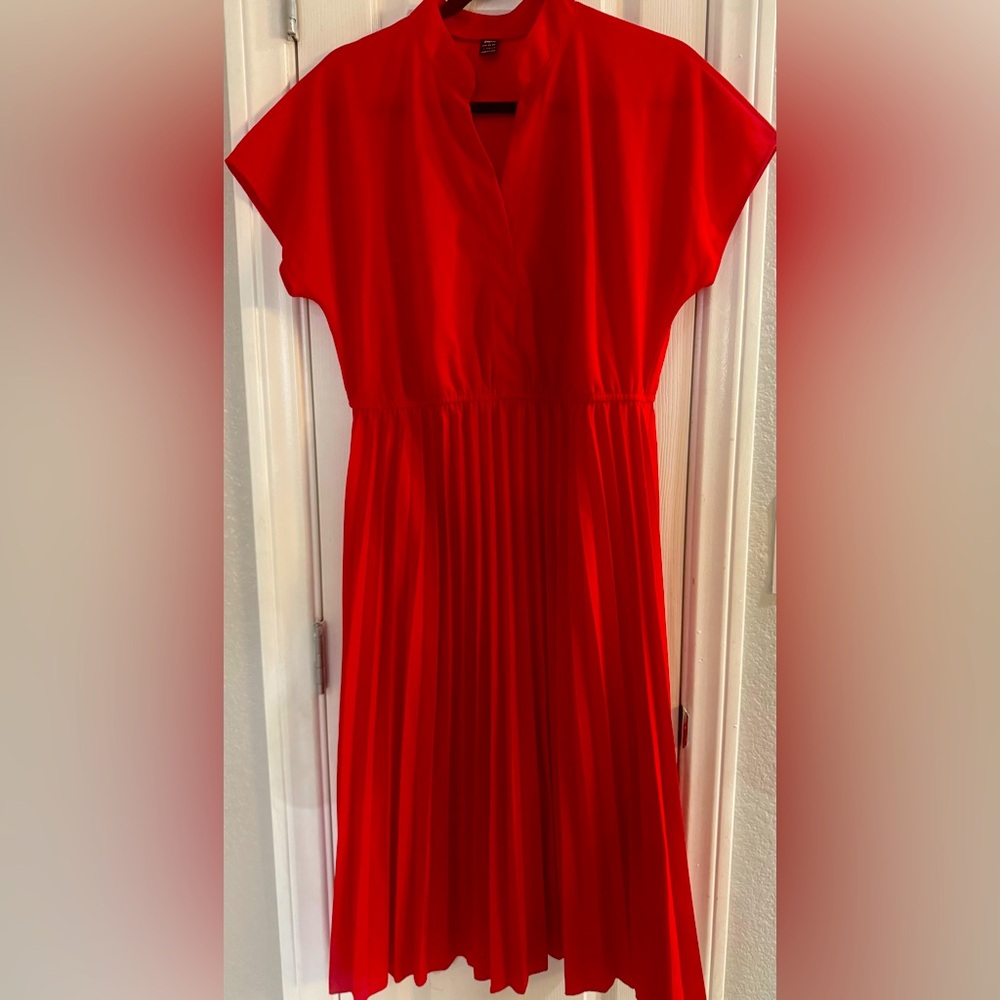 Chic Scarlet Midi Dress